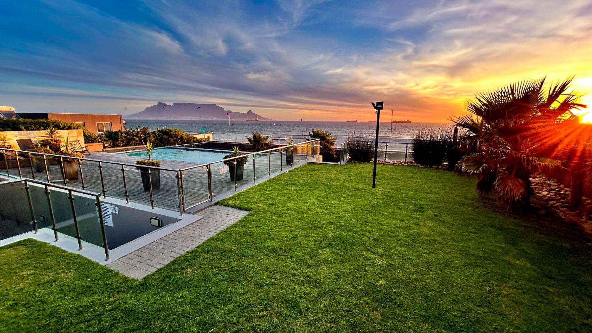 Heaven On Earth - Blouberg Beachfront Self-Catering Apartment Bloubergstrand Exteriör bild